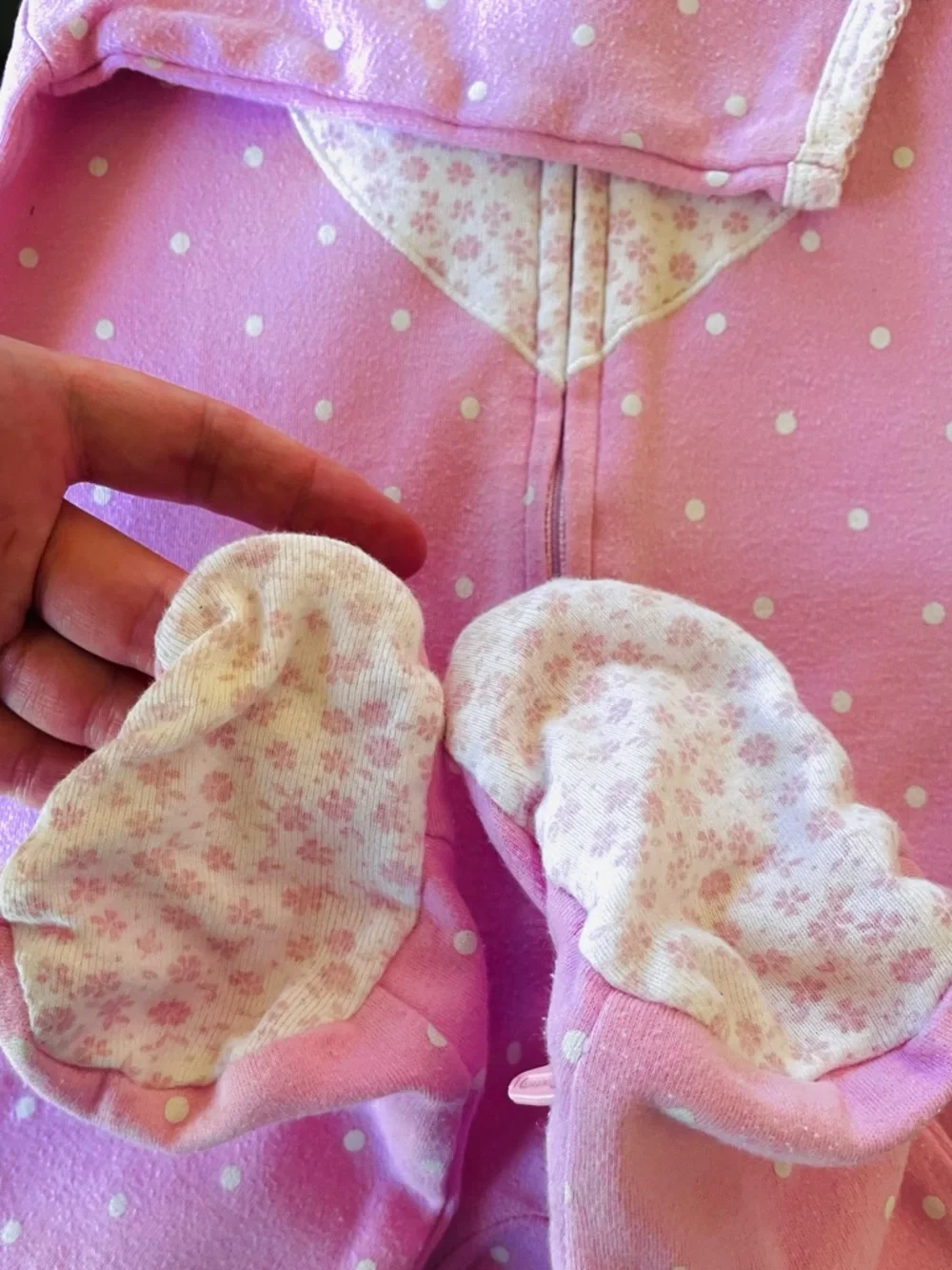 6/$20💥Baby Girl Pink Heart Sleeper / Playsuit, Footed, Floral Soles & Cuffs - Picture 8 of 11
